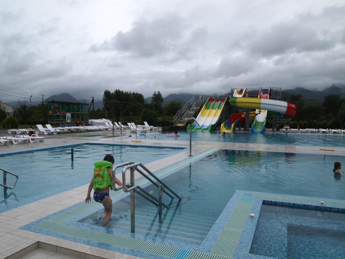 Tulipan Hotel Aquapark Vyshkove Exterior photo