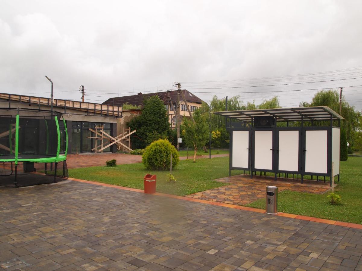 Tulipan Hotel Aquapark Vyshkove Exterior photo
