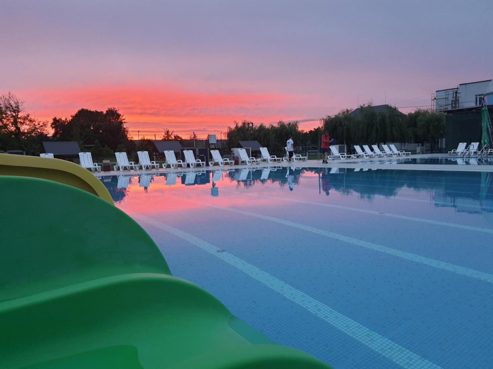 Tulipan Hotel Aquapark Vyshkove Exterior photo