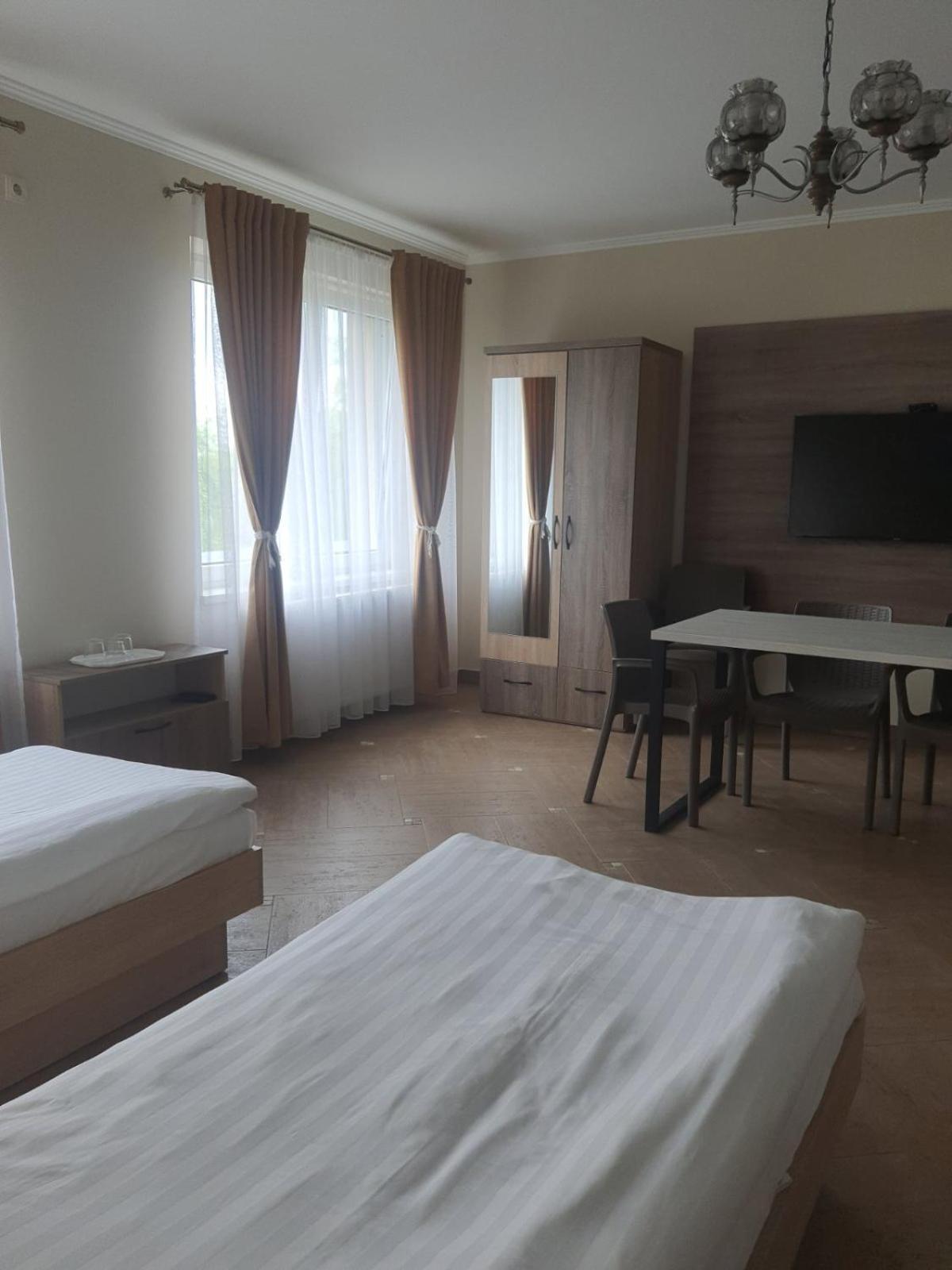 Tulipan Hotel Aquapark Vyshkove Exterior photo