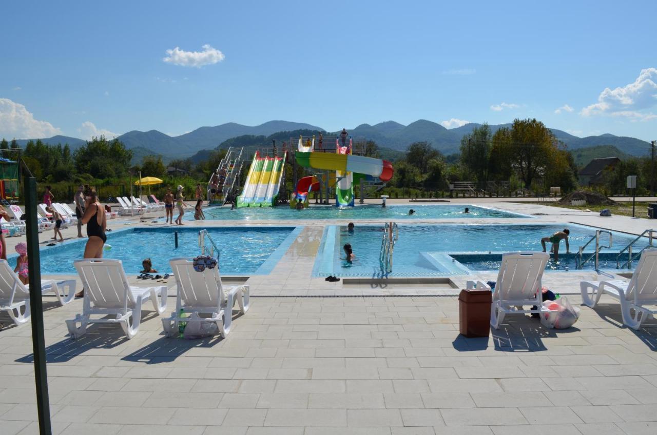 Tulipan Hotel Aquapark Vyshkove Exterior photo
